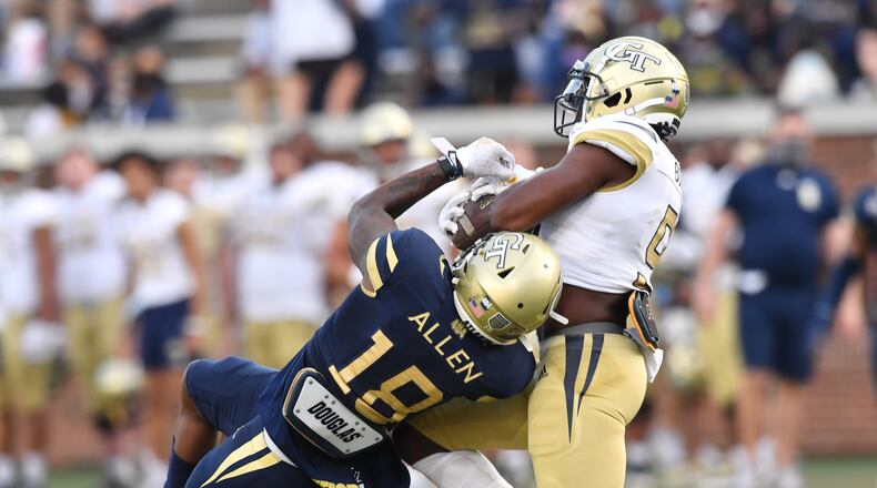 Georgia Tech wide receiver Avery Boyd (right) makes a catch under pressure during the 2021 spring game. (Hyosub Shin / Hyosub.Shin@ajc.com)