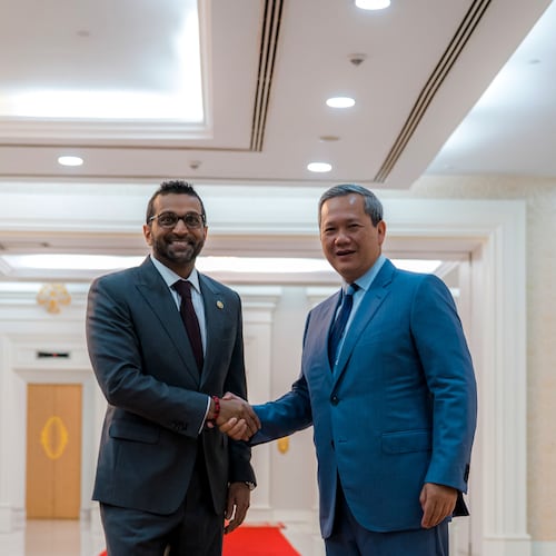 In this photo provided by Agence Kampuchea Press (AKP), U.S. FBI director Kash Patel, left, meets Cambodian Prime Minister Hun Manat at his offices in Phnom Penh, Cambodia on Thursday, July 22, 2026. (AKP via AP)