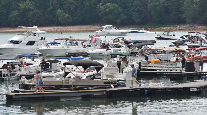 Patrons enjoy the fun and sun at Sunset Cove on Lake Lanier on May 27, 2017. HYOSUB SHIN / HSHIN@AJC.COM