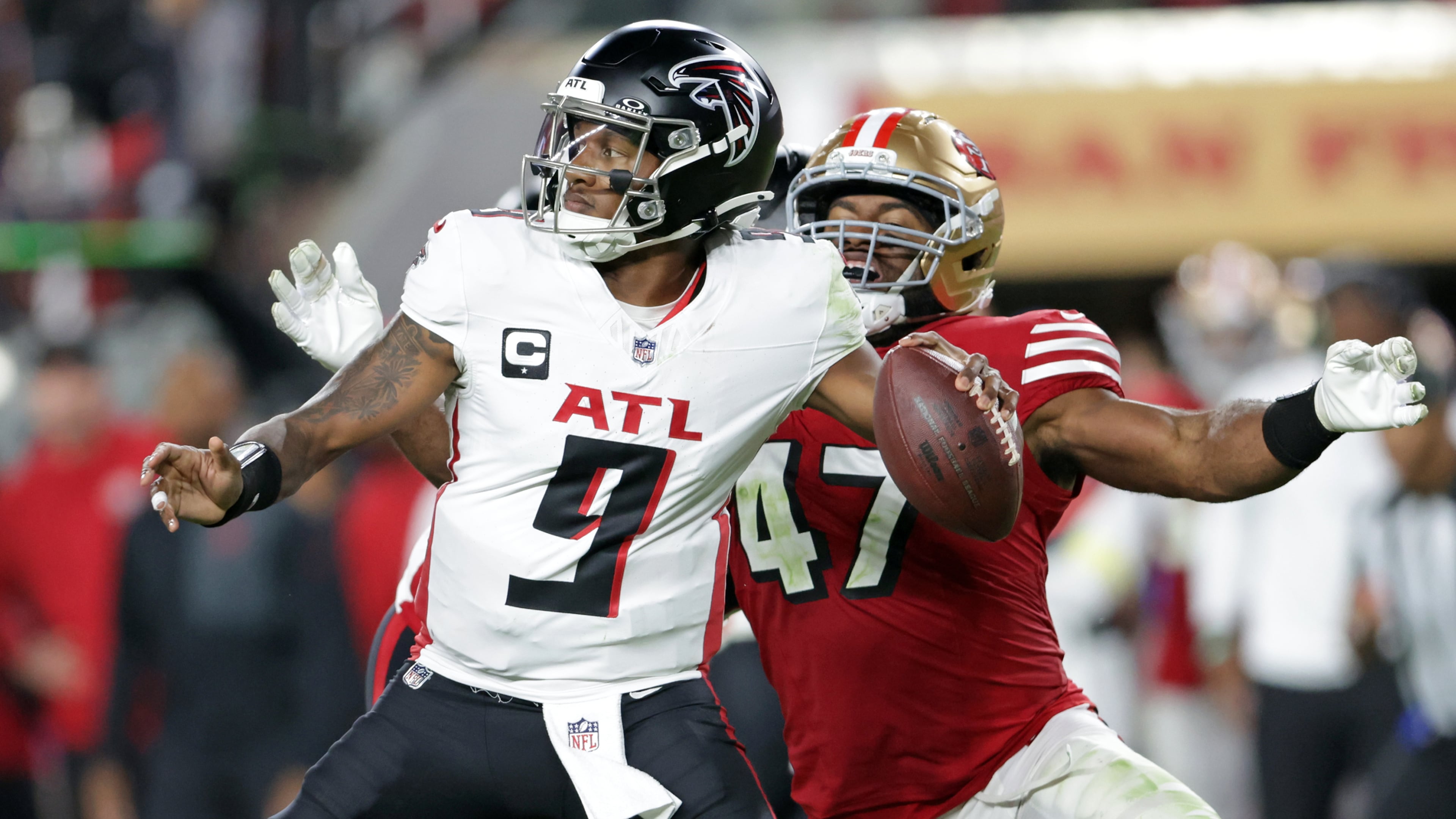 San Francisco 49ers' Bryce Huff pressures Atlanta Falcons' Michael Penix, Jr. in the fourth quarter of an NFL football game in Santa Clara, Calif., on Sunday, Oct. 19, 2025. (Scott Strazzante/San Francisco Chronicle via AP)