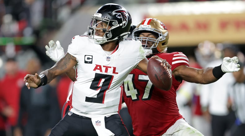 San Francisco 49ers' Bryce Huff pressures Atlanta Falcons' Michael Penix, Jr. in the fourth quarter of an NFL football game in Santa Clara, Calif., on Sunday, Oct. 19, 2025. (Scott Strazzante/San Francisco Chronicle via AP)
