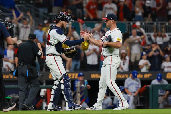 Atlanta Braves catcher Jonah Heim (left) celebrates a successful outing with reliever Tyler Kinley. (Jason Getz/AJC)