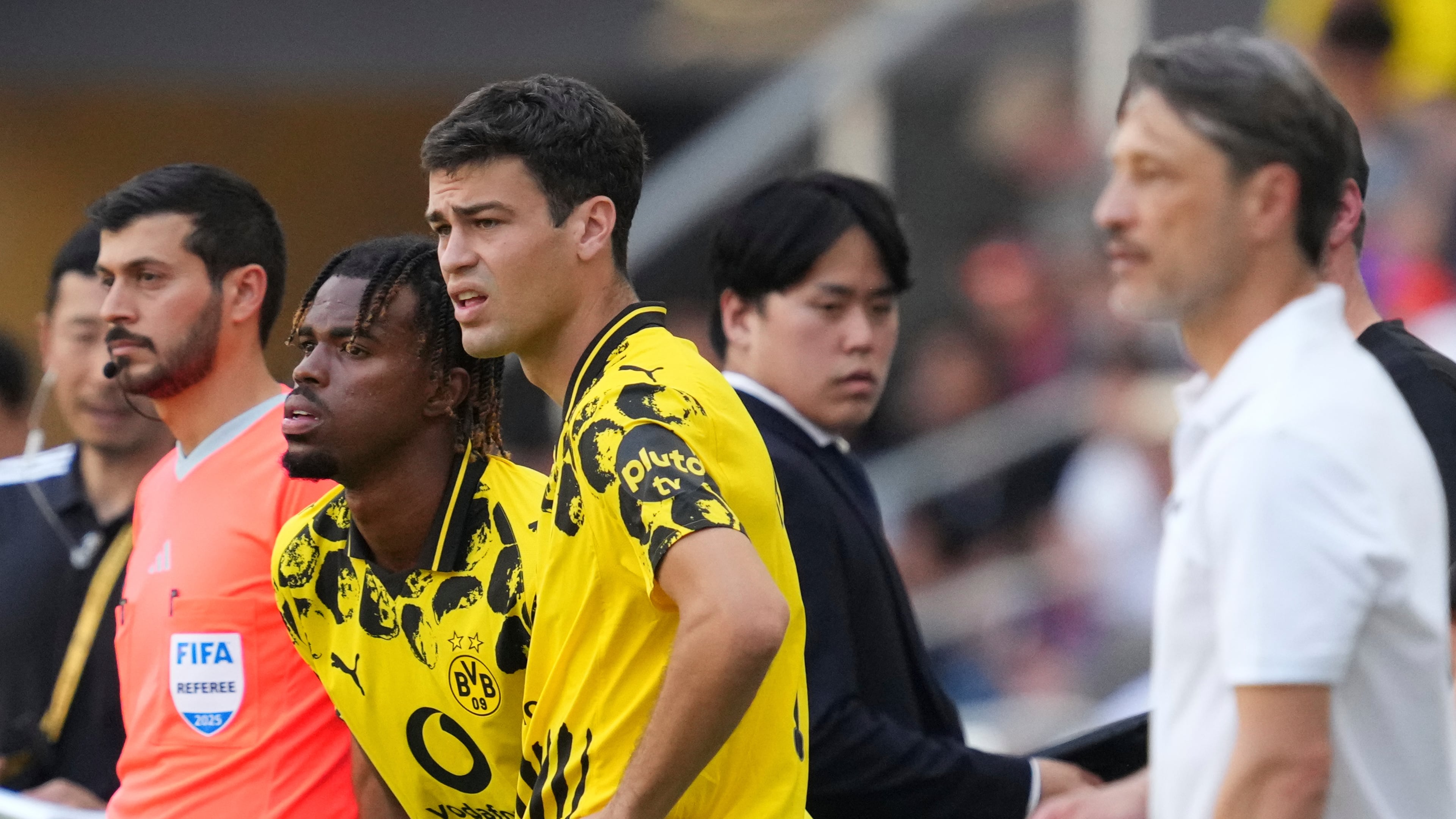 Gio Reyna (center) — son of longtime U.S. national team player Claudio Reyna — is a midfielder for Borussia Dortmund. (Jeff Dean/AP)