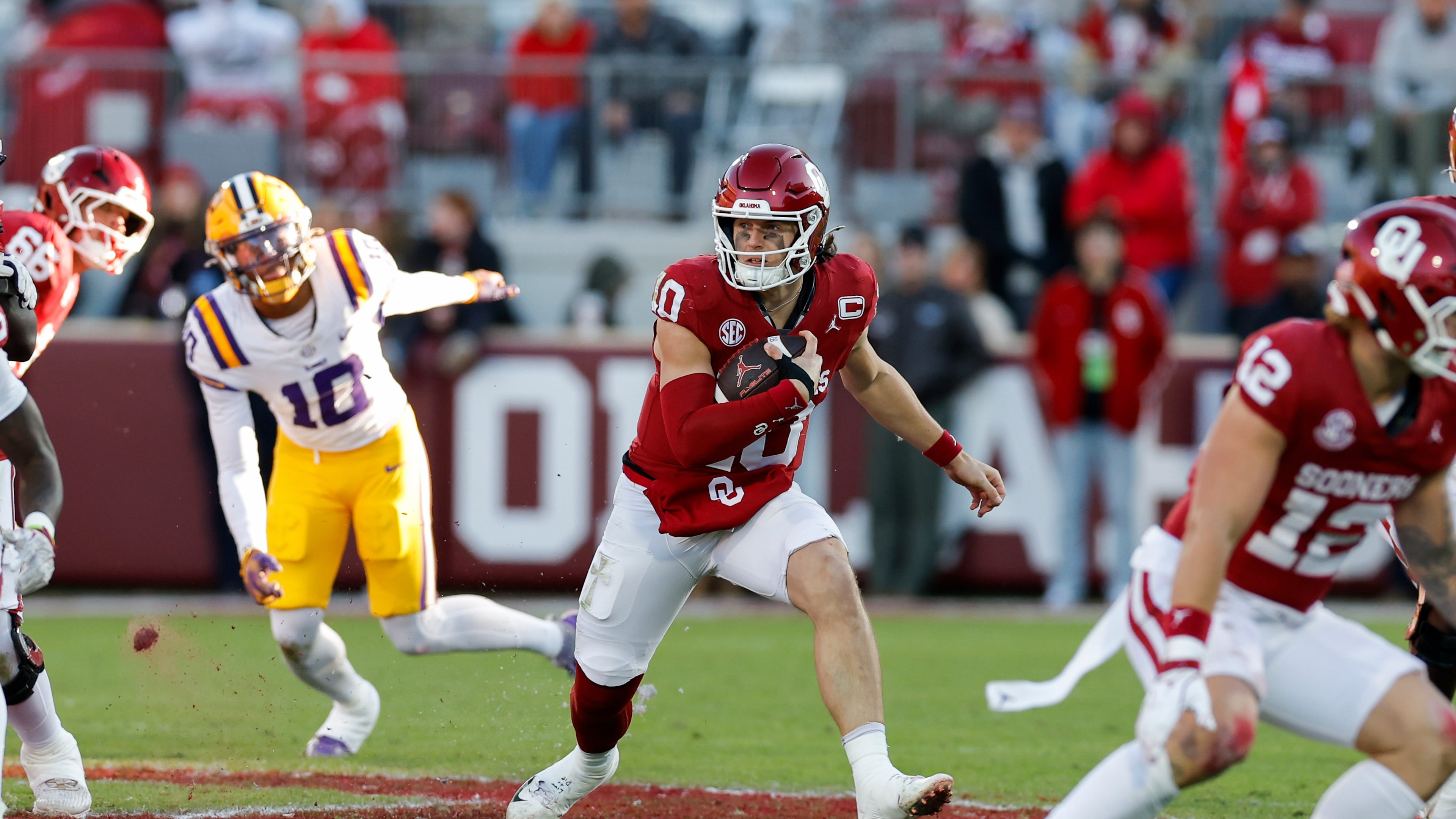 Oklahoma quarterback John Mateer (10) runs the ball against LSU during the first half of an NCAA college football game Saturday, Nov. 29, 2025, in Norman, Okla. (AP Photo/Alonzo Adams)