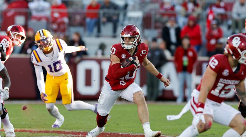 Oklahoma quarterback John Mateer (10) runs the ball against LSU during the first half of an NCAA college football game Saturday, Nov. 29, 2025, in Norman, Okla. (AP Photo/Alonzo Adams)