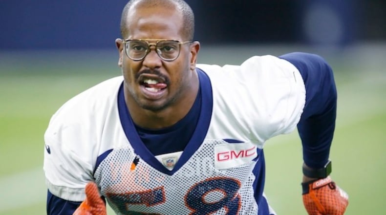 Denver Broncos outside linebacker Von Miller takes part in drill during the team's NFL football practice Thursday, Jan. 7, 2016, in Englewood, Colo. (AP Photo/David Zalubowski)
