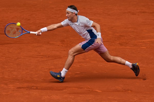 Casper Ruud of Norway returns the ball against Francisco Cerundolo from Argentina during men's semifinal at the Madrid Open tennis tournament in Madrid, Spain, Friday, May 2, 2025. (AP Photo/Manu Fernandez)