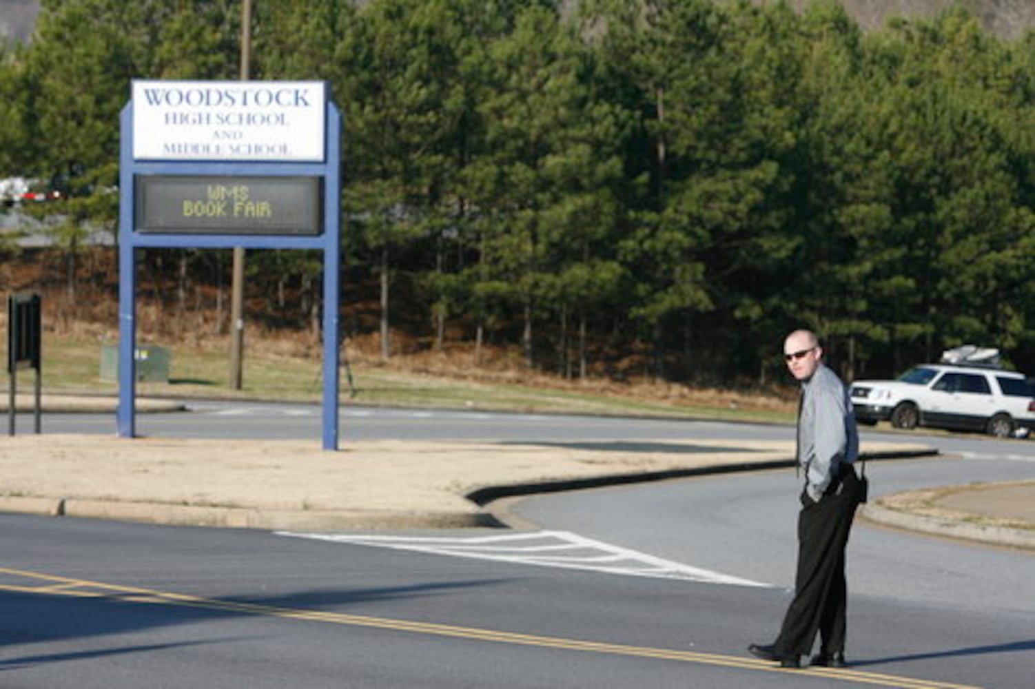 Police surround Woodstock High, remove gun