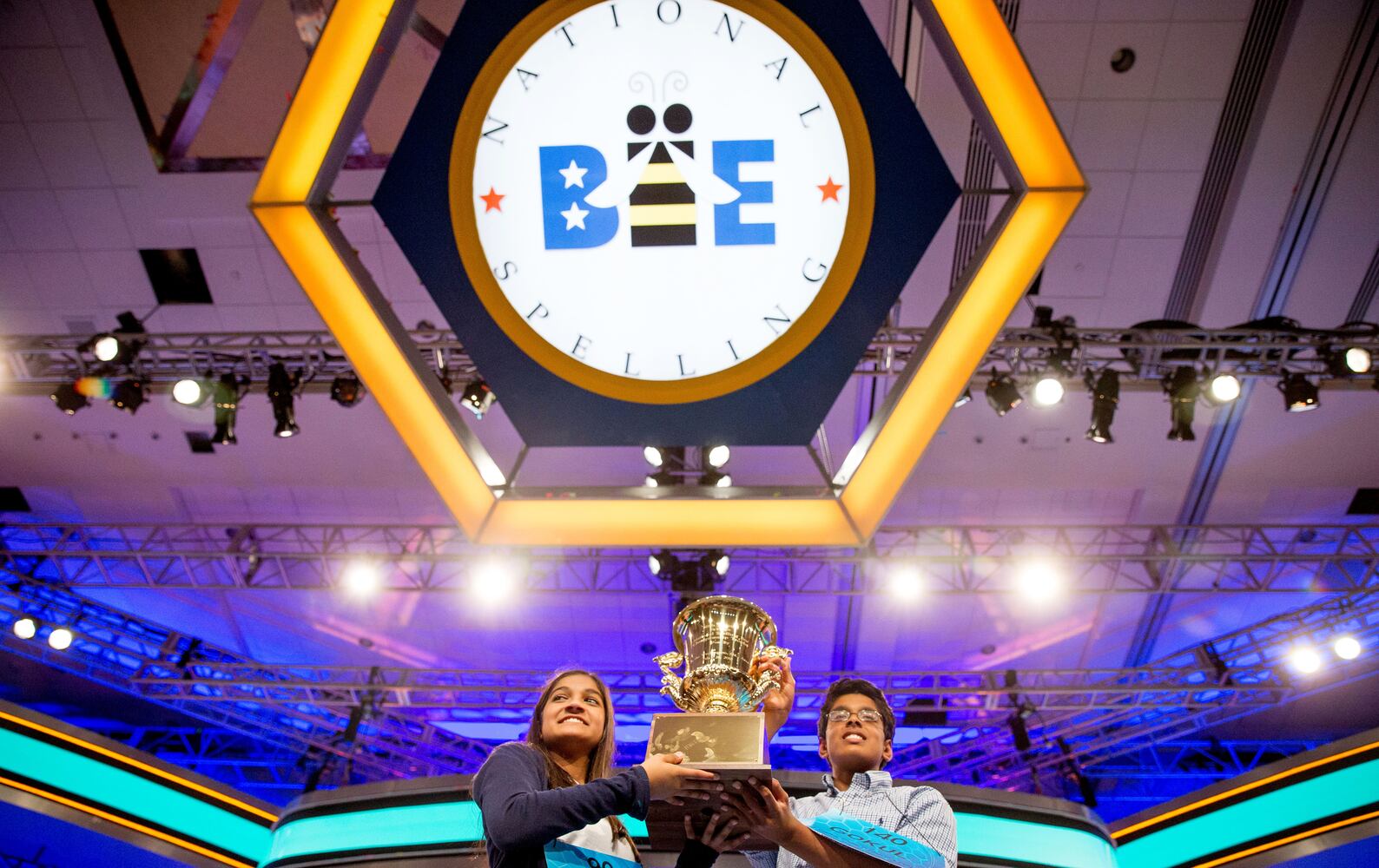 Contest ends in tie for second straight year