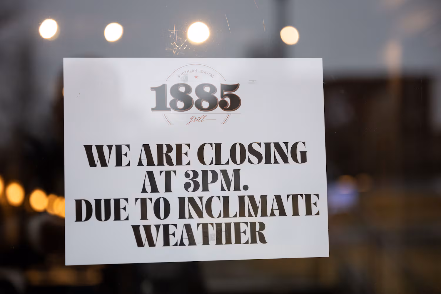 Management advises that the 1885 Grill in downtown Acworth will close early Sunday, Jan. 25, 2026 ahead of potential dangerous weather moving through the area. (Daniel Varnado/For the Atlanta Journal-Constitution)