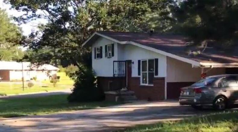 Police saidthree children were found in this house in southwest Atlanta, as well as a 21-year-old man who appeared malnourished. (Photo: WSBTV.com)