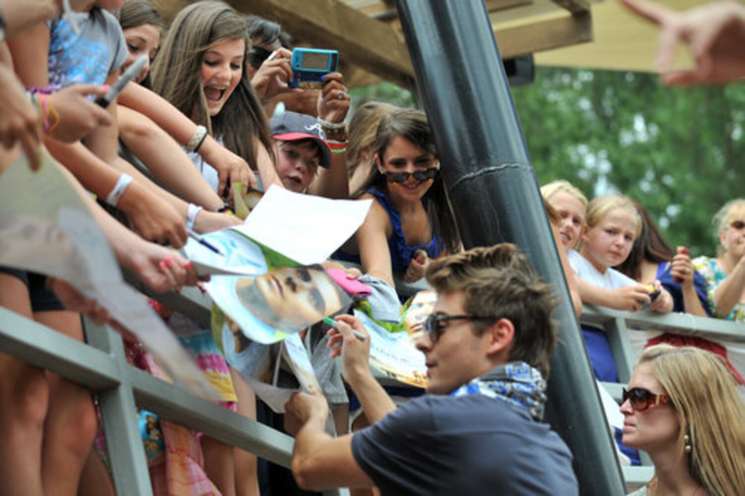 Zac Efron goes to baseball camp