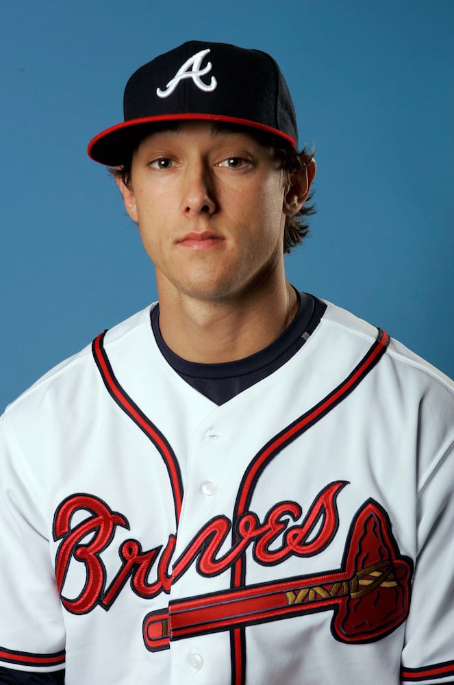 Atlanta tattoo artist inks baseball players, including Braves