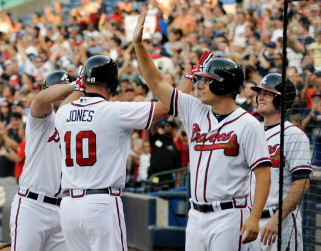 Chipper hits 2 homers on his bobblehead night