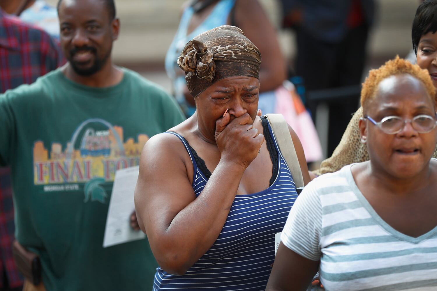 Fans attend viewing for Aretha Franklin