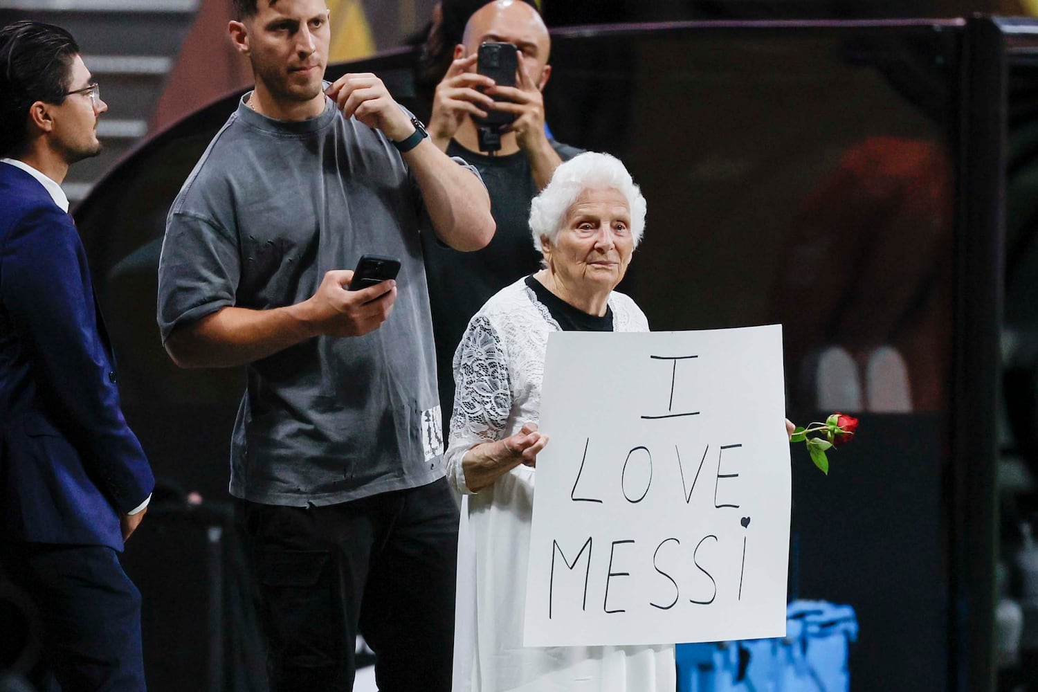 A lady holds a sign at the sidelines as Inter Miami warm up prior to the Club World Cup round of 16 soccer match between Paris Saint-Germain FC and Inter Miami in Atlanta, Georgia, on Sunday, June 29, 2025.
(Miguel Martinez/ AJC)