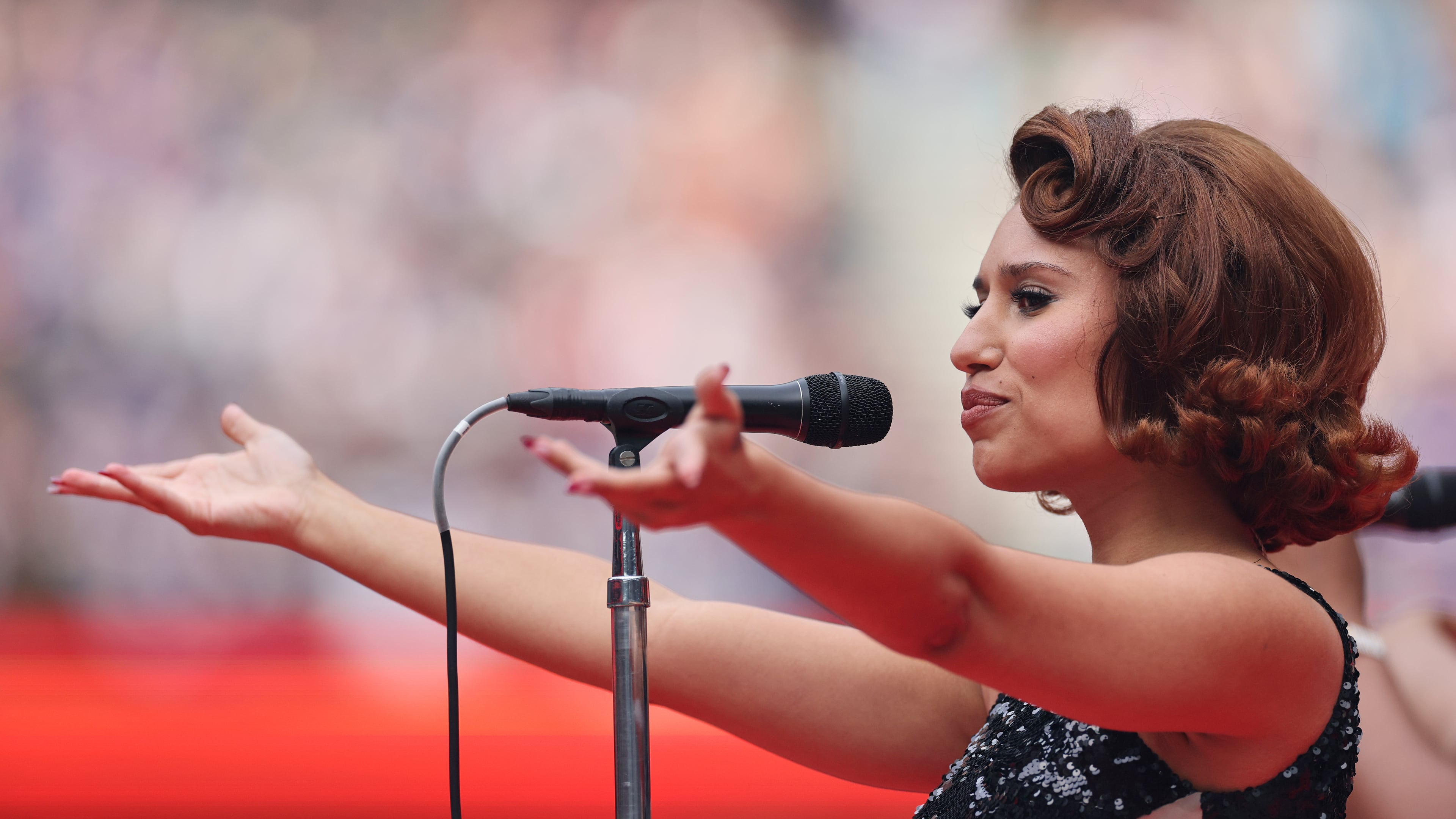 Singer, Raye performs at half-time during the NFL game between Minnesota Vikings and Cleveland Browns at the Tottenham Hotspur stadium in London, Sunday, Oct. 5, 2025. (AP Photo/Ian Walton)