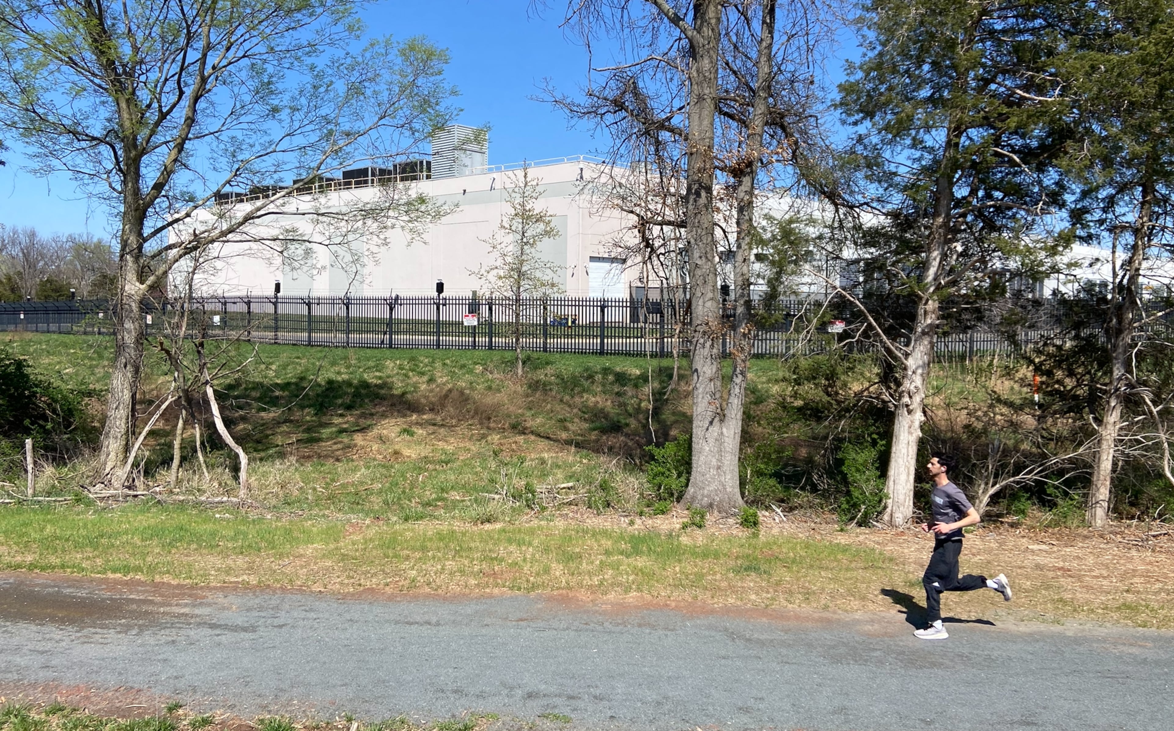 Residents of Northern Virginia who live near data centers, such as this one next to Hampshire Park in Ashburn, Virgina, have seen the facilities fill in virtually every undeveloped gap. (Zachary Hansen/AJC)