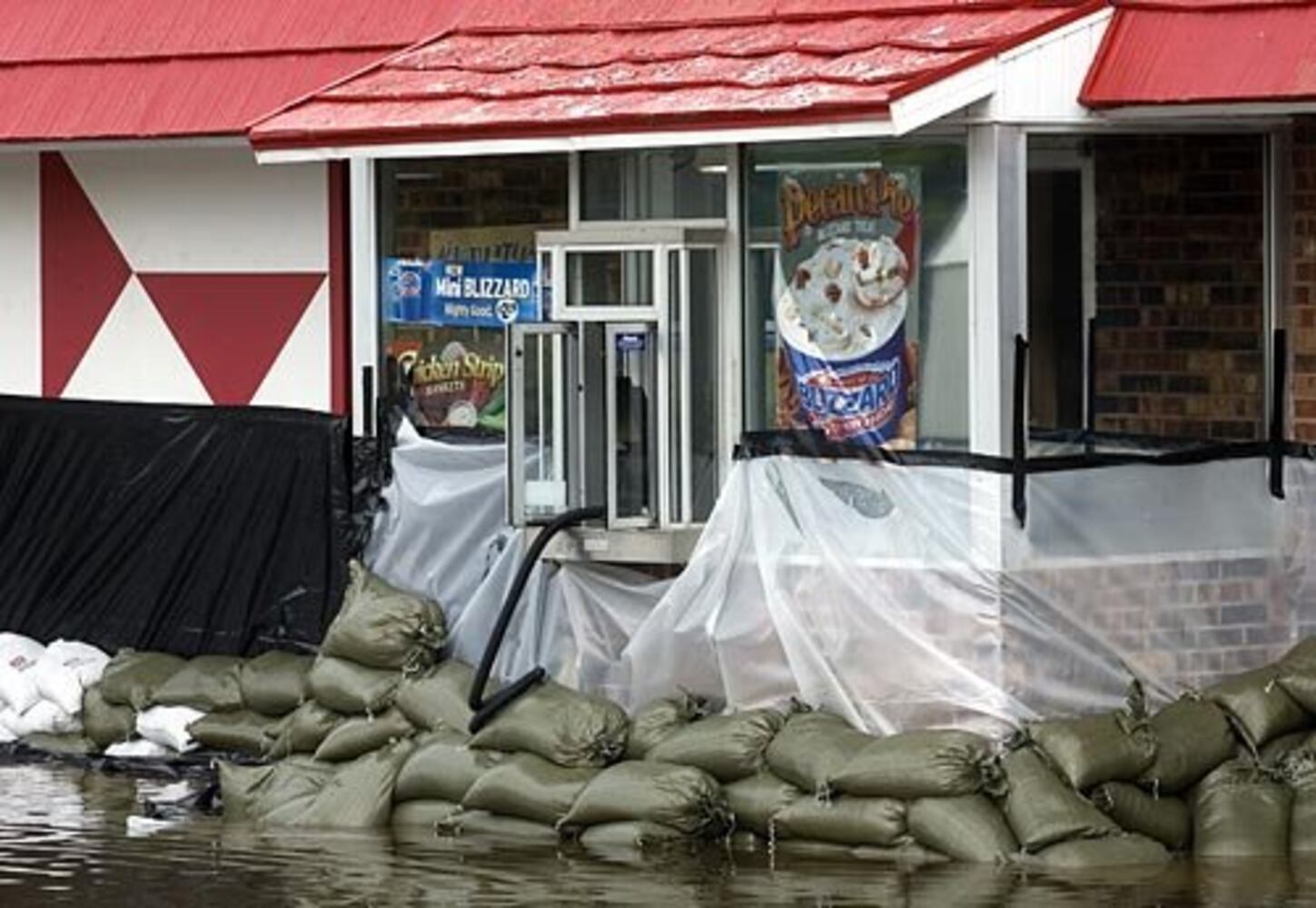 Rains spur massive Iowa flooding