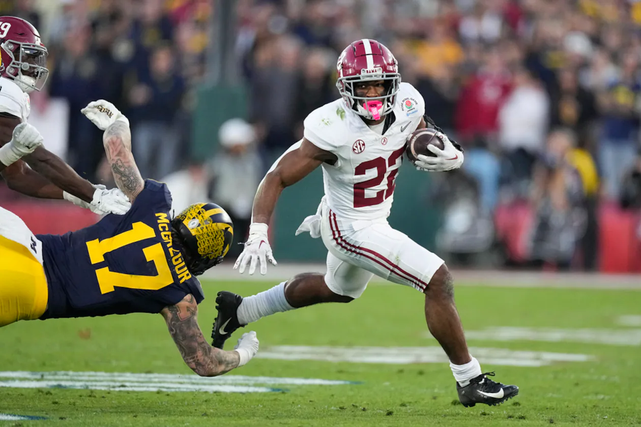 Running back Justice Haynes (center) — pictured playing for Alabama in the Rose Bowl in 2024 — is transferring from Michigan to Georgia Tech. (Mark J. Terrill/AP 2024)