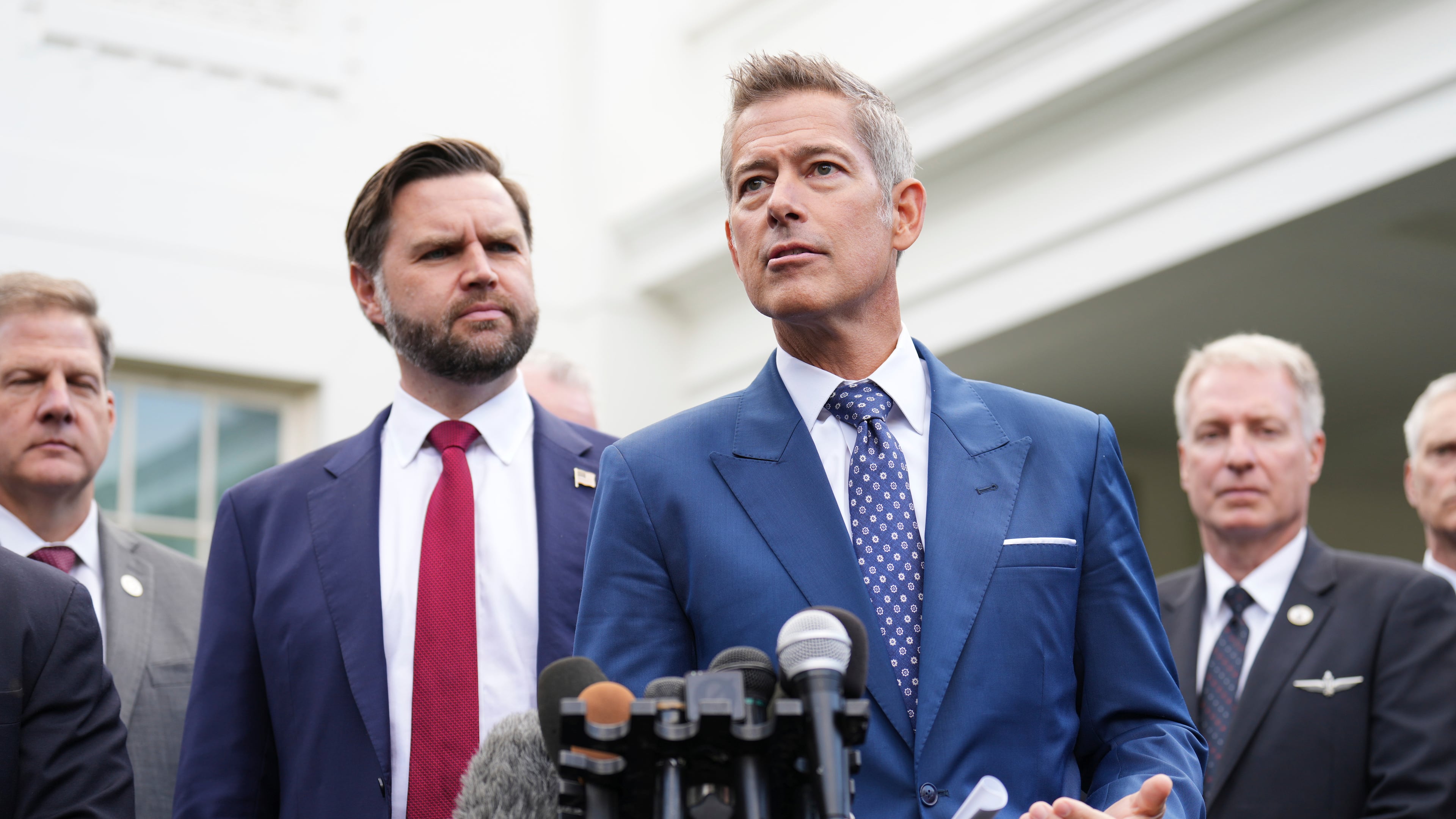 Transportation Secretary Sean Duffy, from right, speaks alongside Vice President JD Vance and Chris Sununu, president & CEO of Airlines for America, about the impact of the government shutdown on the aviation industry, outside of the West Wing of the White House, Thursday, Oct. 30, 2025, in Washington. (AP Photo/Jacquelyn Martin)