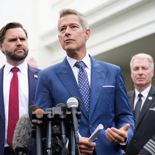 Transportation Secretary Sean Duffy, from right, speaks alongside Vice President JD Vance and Chris Sununu, president & CEO of Airlines for America, about the impact of the government shutdown on the aviation industry, outside of the West Wing of the White House, Thursday, Oct. 30, 2025, in Washington. (AP Photo/Jacquelyn Martin)
