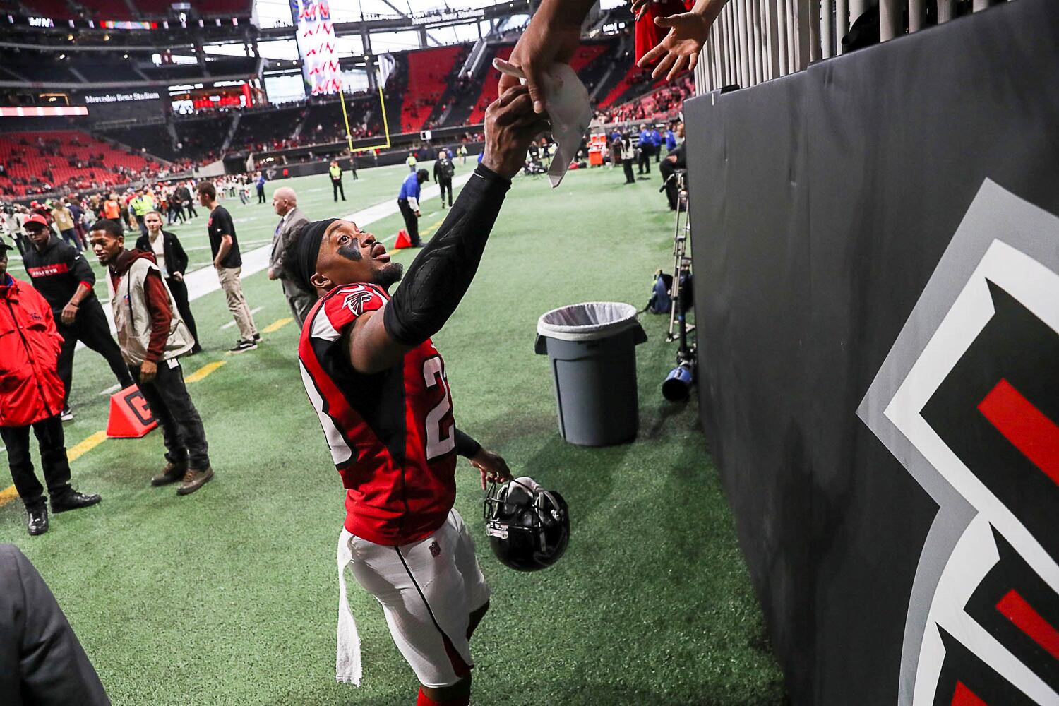 Photos: Falcons end five-game skid with rout of Cardinals