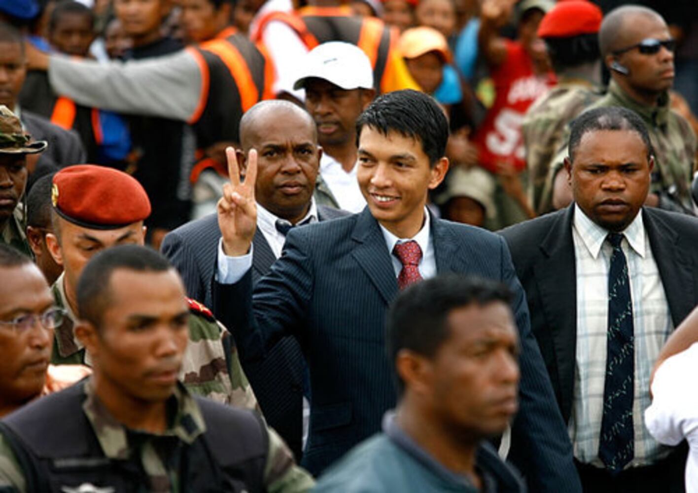 Madagascar dissolves government