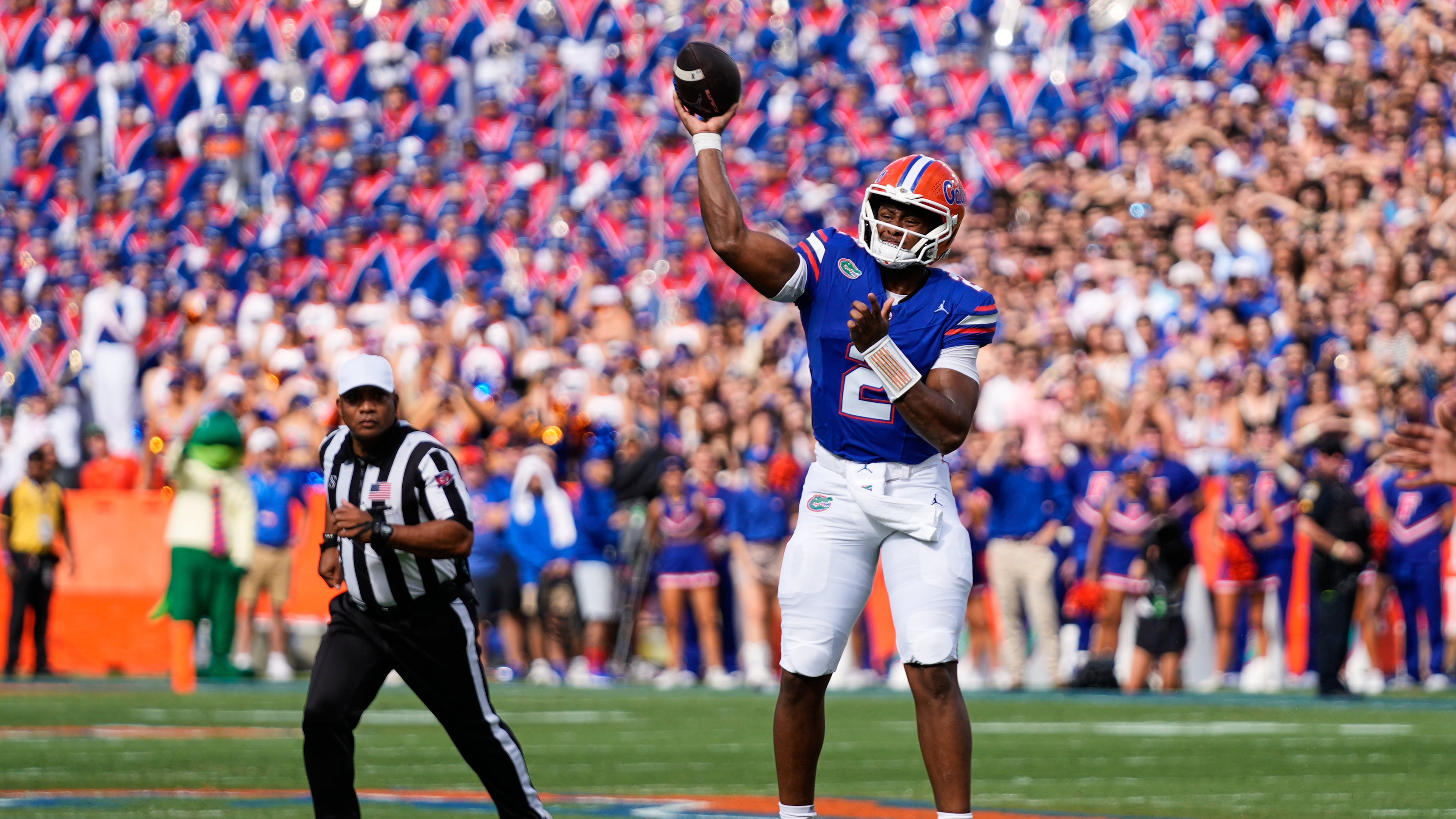 Florida quarterback DJ Lagway passes the ball during the first half of an NCAA college football game against Texas, Saturday, Oct. 4, 2025, in Gainesville, Fla. (AP Photo/John Raoux)