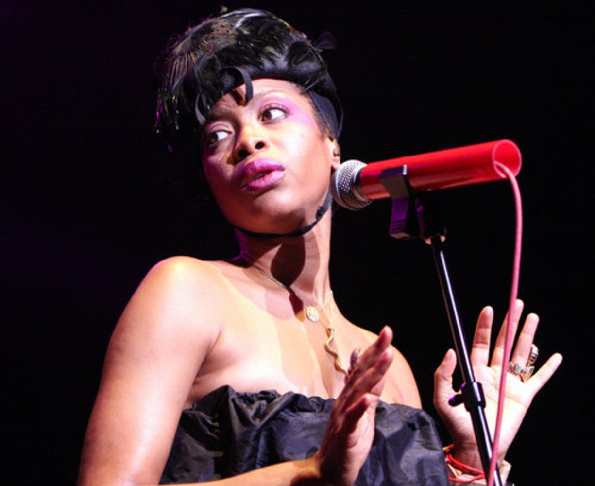 Erykah Badu and The Roots wow the Fox