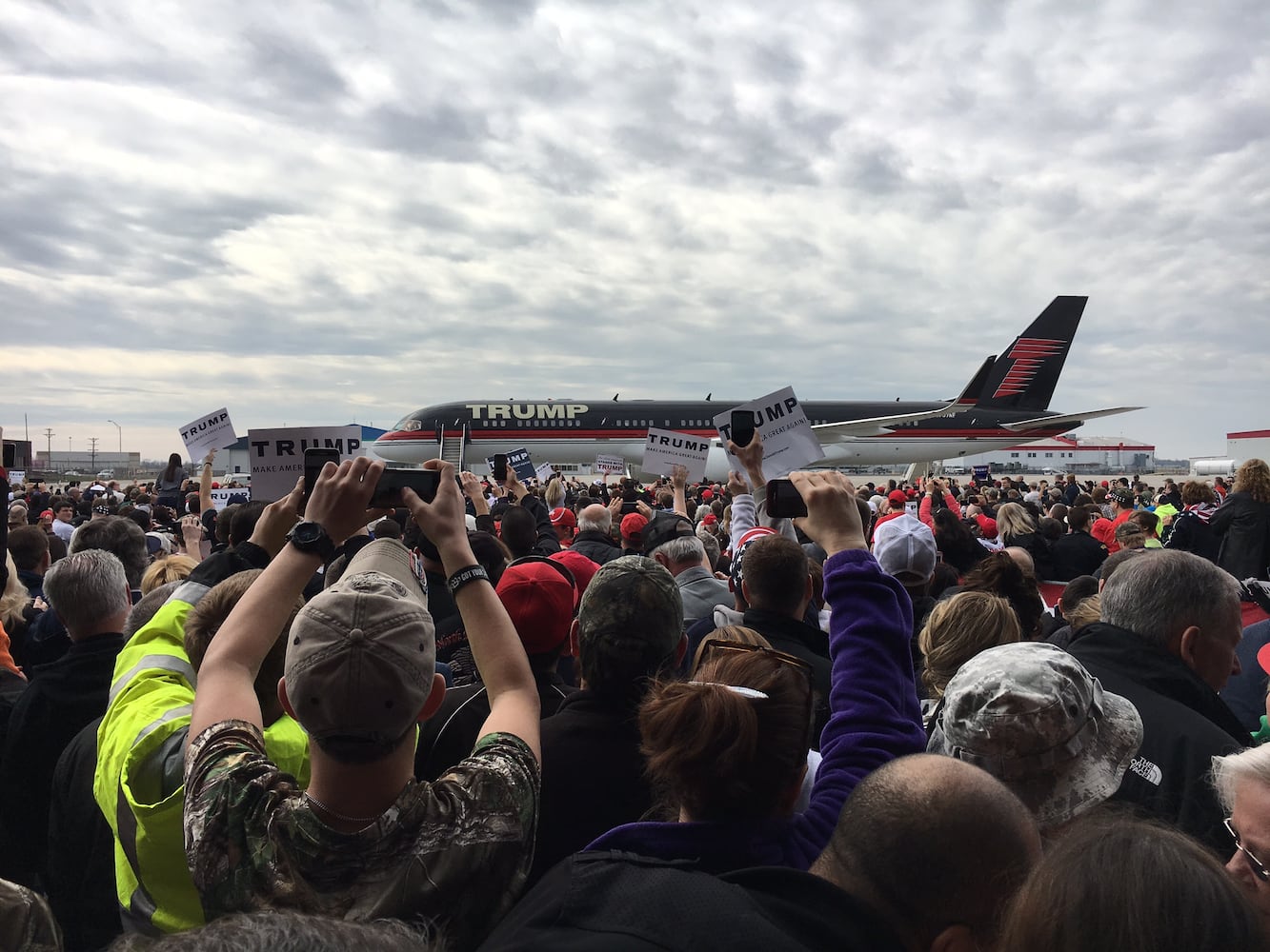 Trump takes stage in Dayton