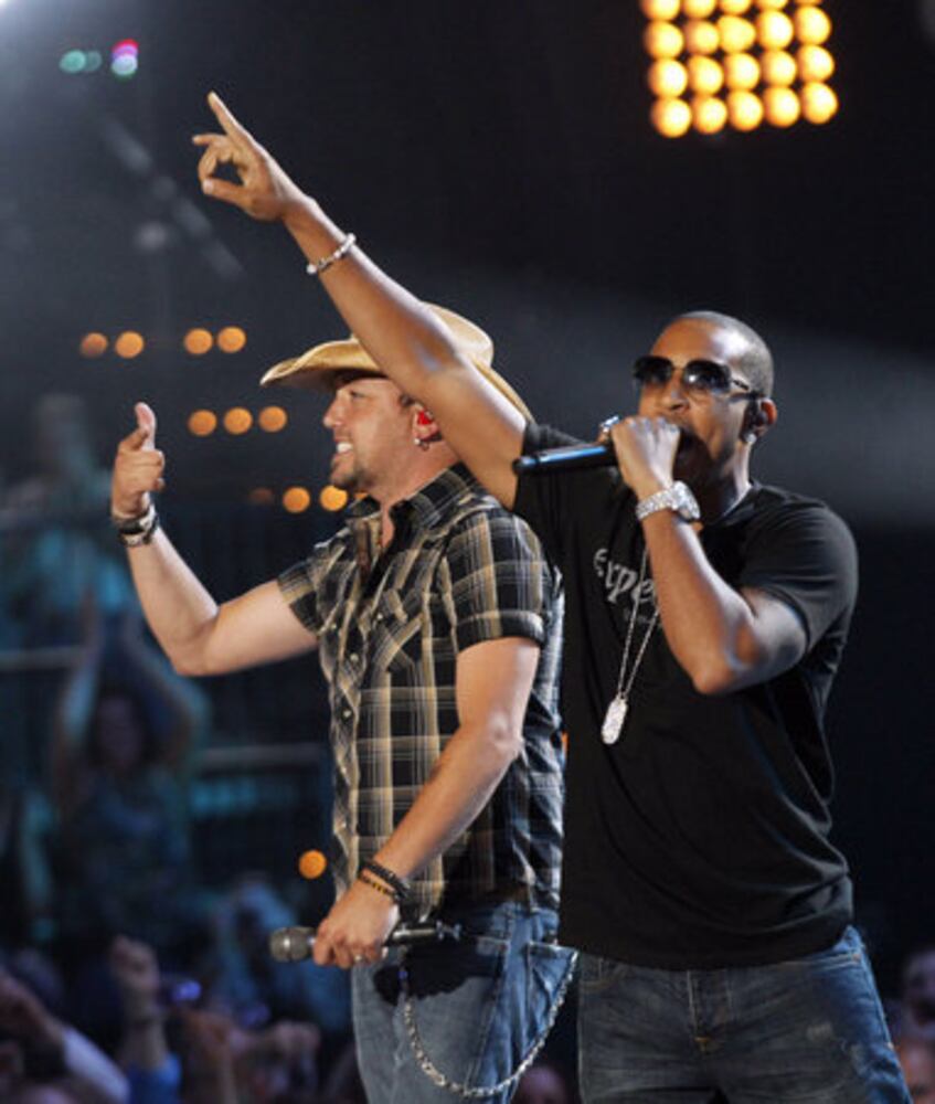 Country music stars honored at 2011 CMT Awards