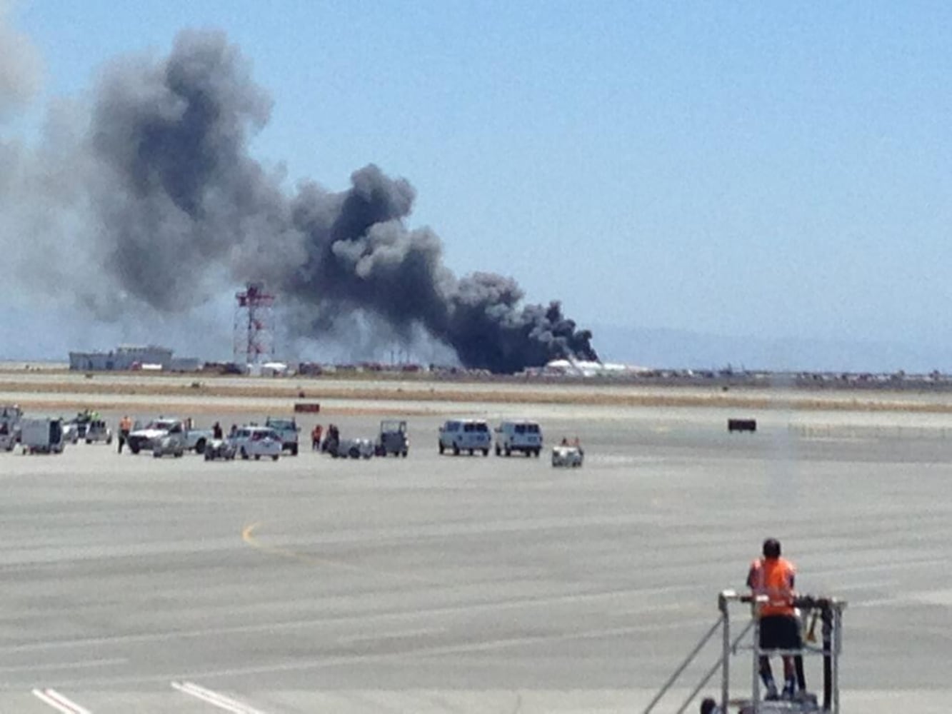 Boeing 777 crashes at San Francisco International
