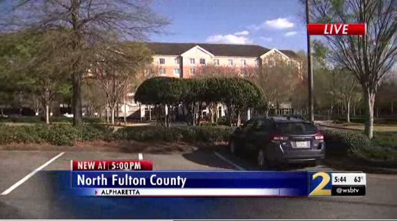 Police are searching for a group of men they say targeted and robbed jewelry vendors Saturday night following a busy expo at an Alpharetta hotel.