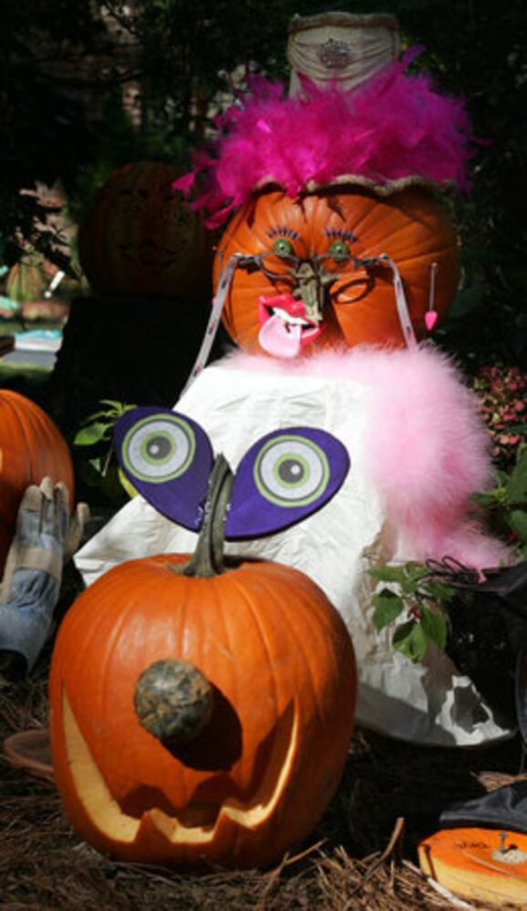 Sandy Springs couple throws neighborhood Halloween bash