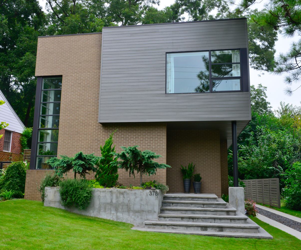 Architectural style: Modern