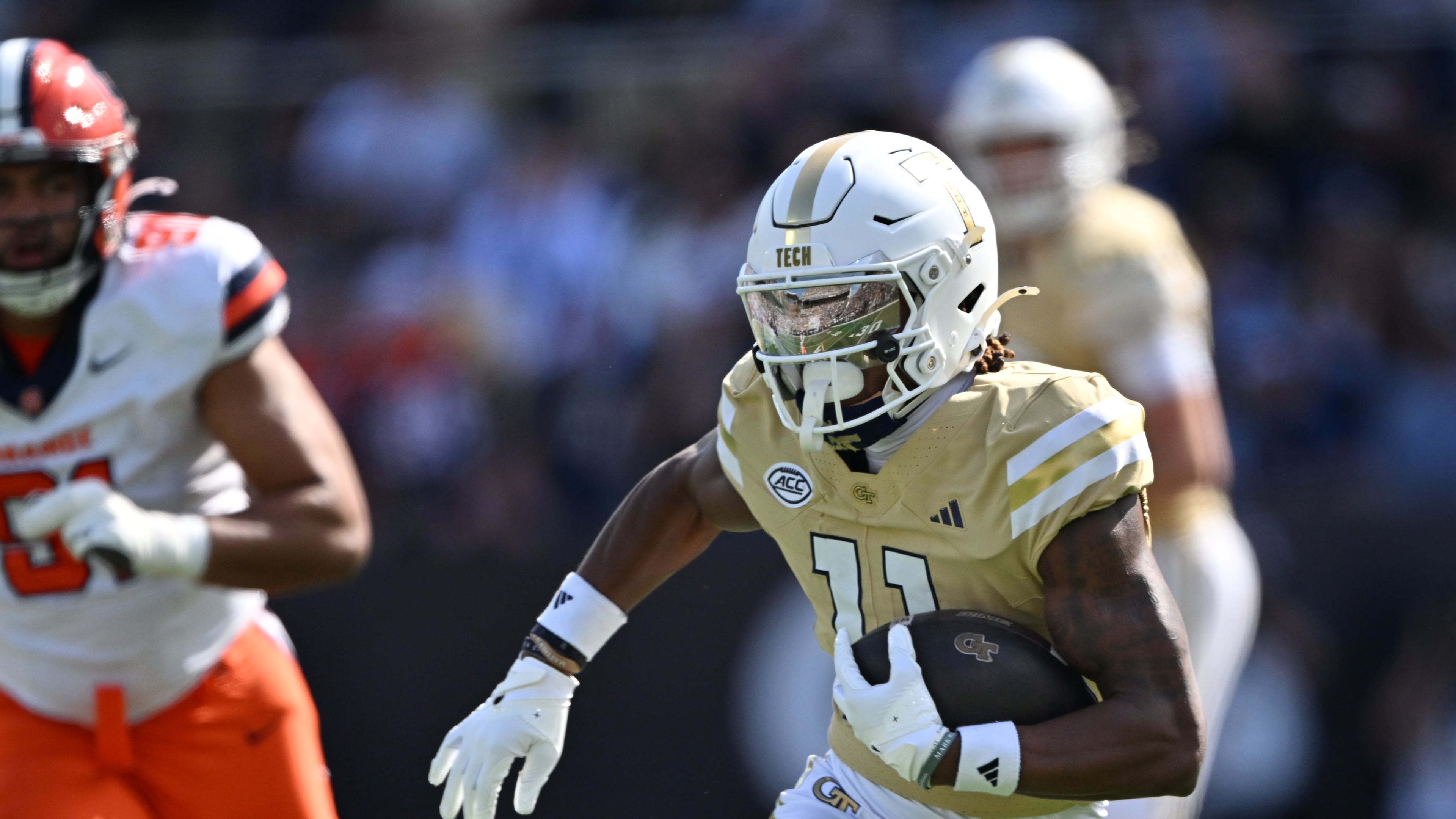 Georgia Tech wide receiver Dean Patterson (center) runs for a touchdown during the second half of an NCAA football game at Bobby Dodd Stadium, Saturday, Oct. 25, 2025 in Atlanta. (Hyosub Shin/AJC)