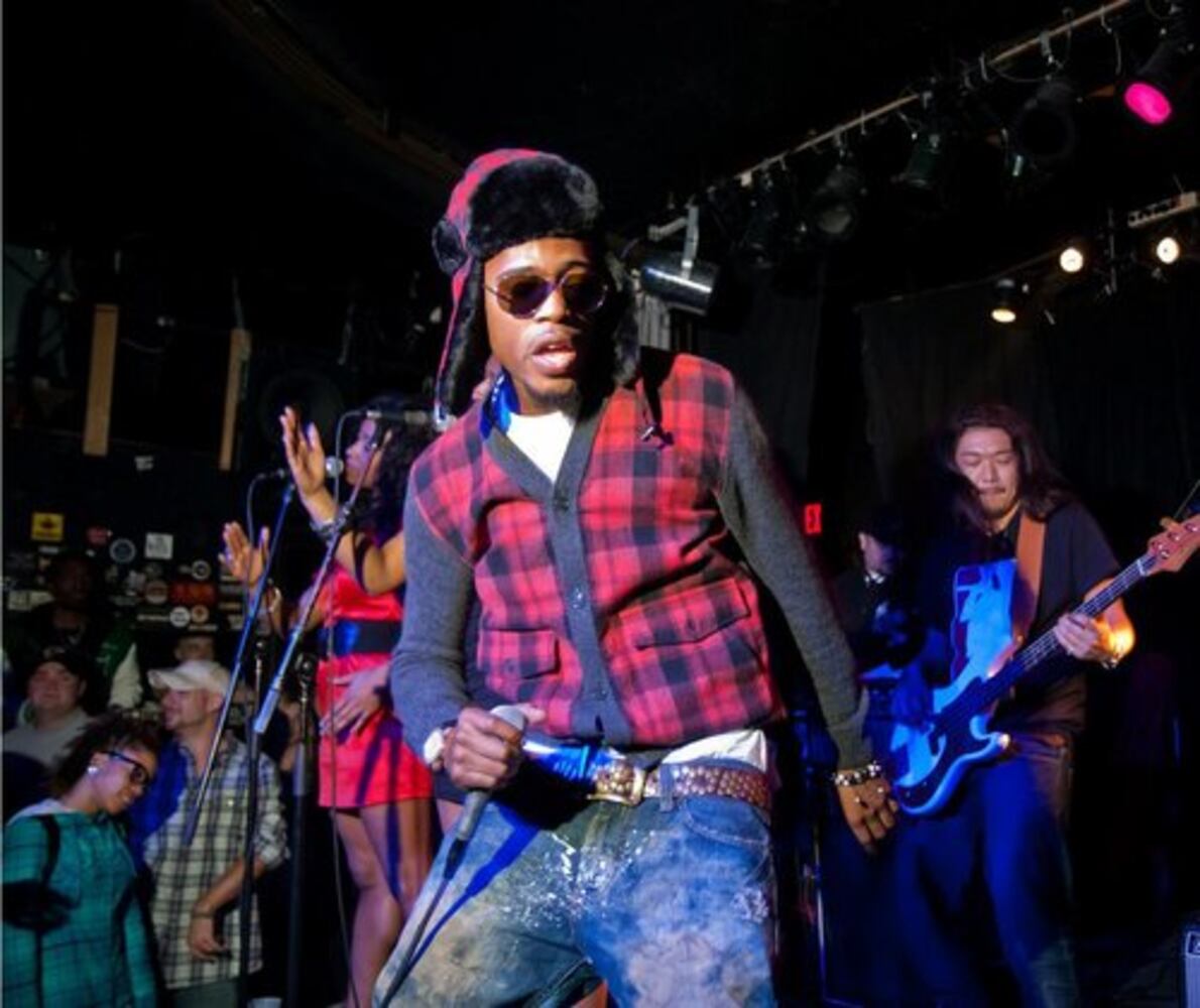 Rapper B.o.B. wows fans at Smith's Olde Bar