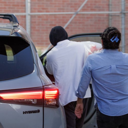 Immigration and Customs Enforcement officer Christian Castro gets into a car surrounded by news reporters moments after being released from the Carrizalez-Rucker Cameron County Detention Center in Brownsville, Texas on Thursday, Aug. 27, 2026. (AP Photo/Michael Gonzalez)