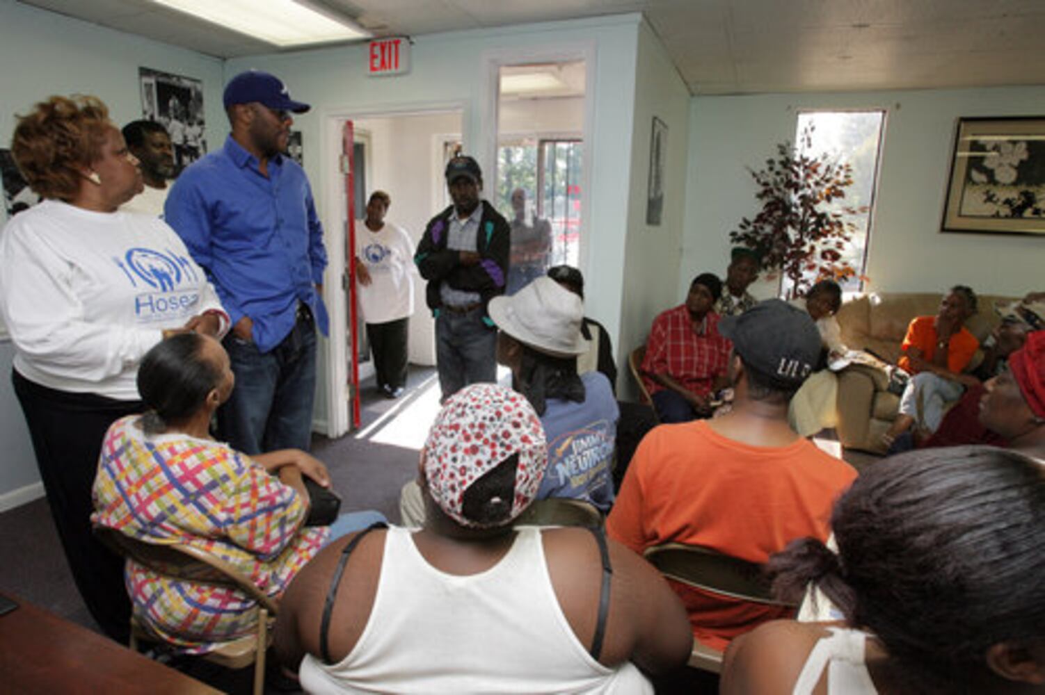 Tyler Perry donates food to Hosea Feed The Hungry