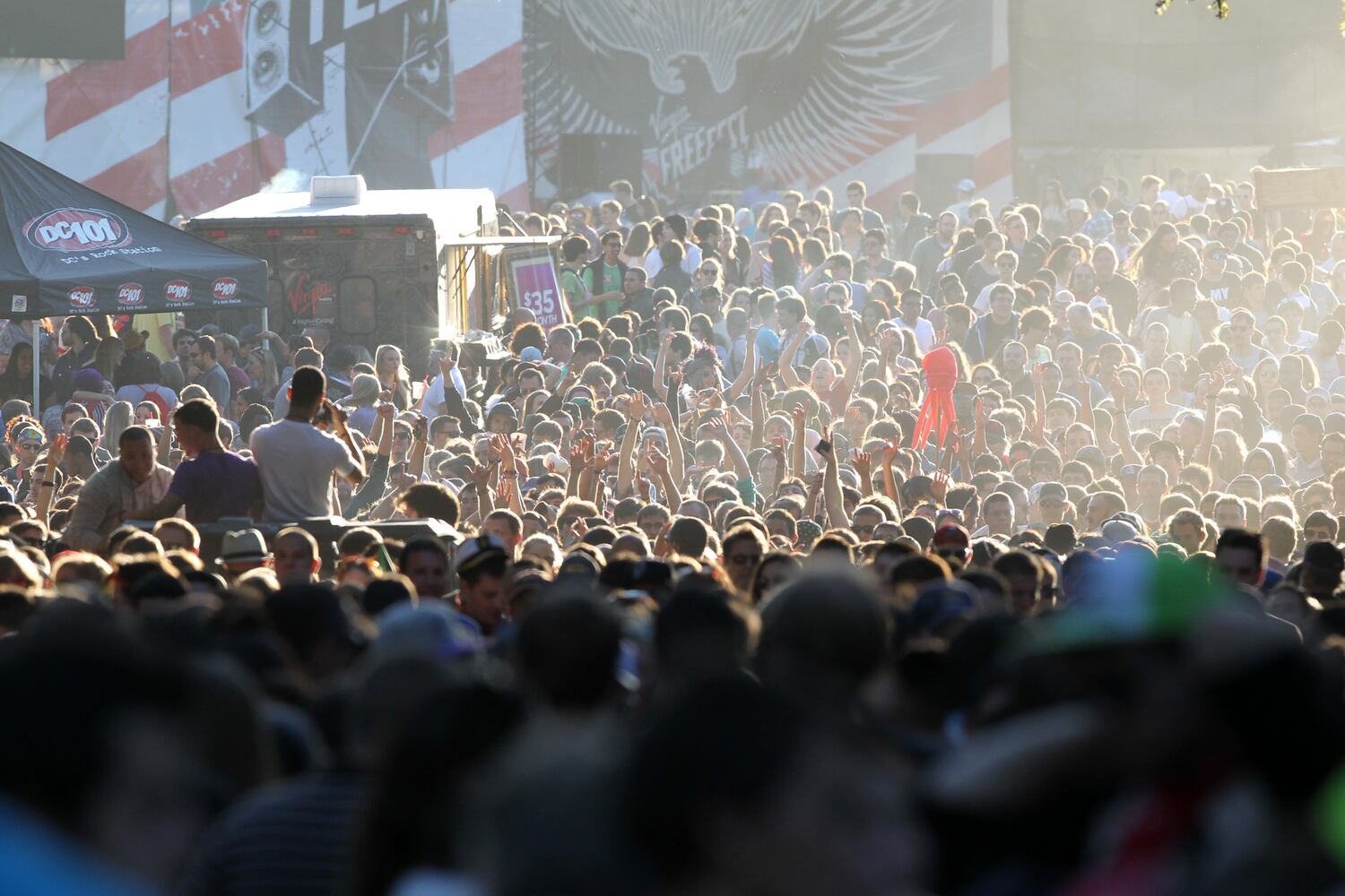 Nas, ZZ Top rock the crowd