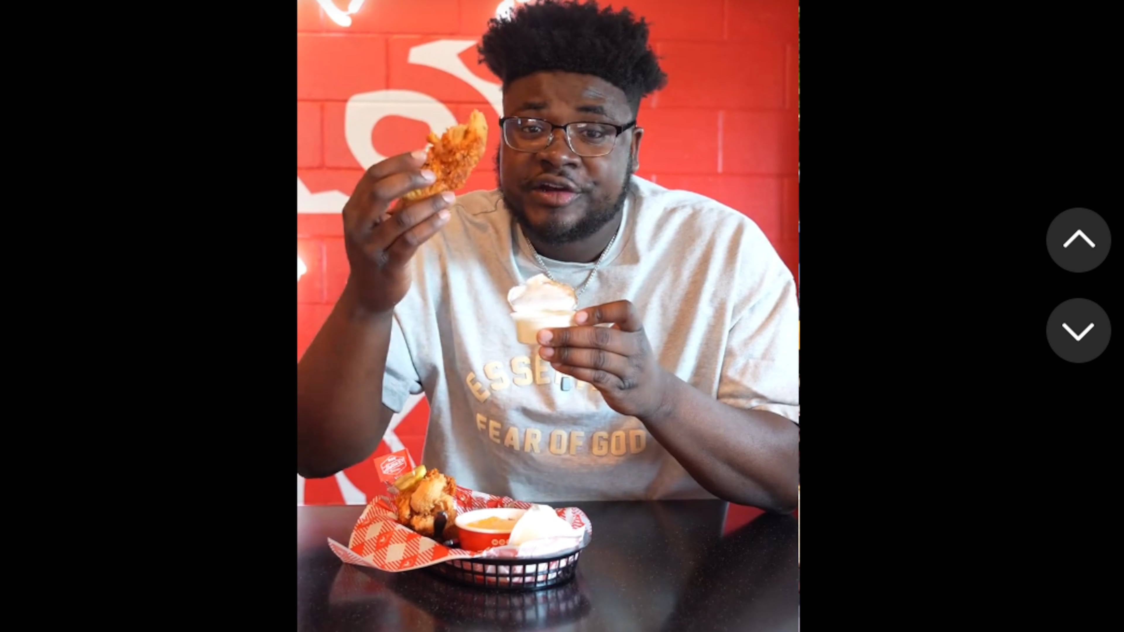 Marquay Collins reviews Hattie B's in Atlanta in a video posted on Nov. 10, 2025. (marquaythegoat/TikTok)