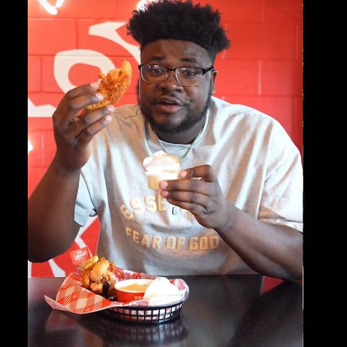 Marquay Collins reviews Hattie B's in Atlanta in a video posted on Nov. 10, 2025. (marquaythegoat/TikTok)