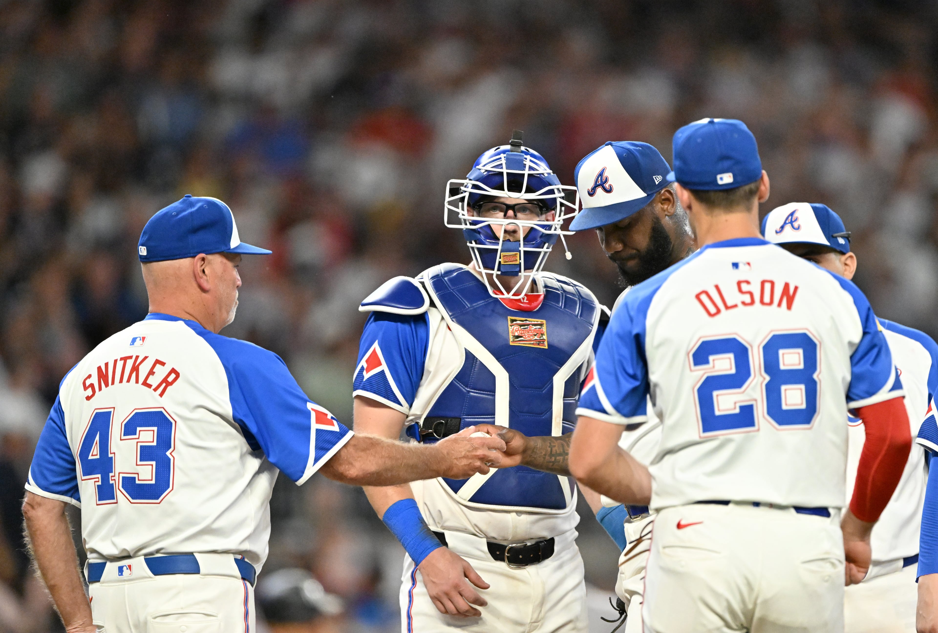 Atlanta Braves pitcher Enyel De Los Santos (61) is relieved during the sixth inning of a baseball game at Truist Park, Saturday, July 19, 2025, in Atlanta. New York Yankees won 12-9 over Atlanta Braves. (Hyosub Shin / AJC)