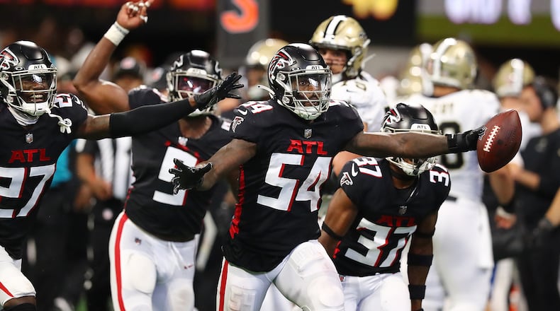 091122 Atlanta: Atlanta Falcons inside linebacker Rashaan Evans recovers a New Orleans Saints fumble for the turnover during the third quarter in a NFL football game on Sunday, Sept. 11, 2022, in Atlanta.   “Curtis Compton / Curtis Compton@ajc.com