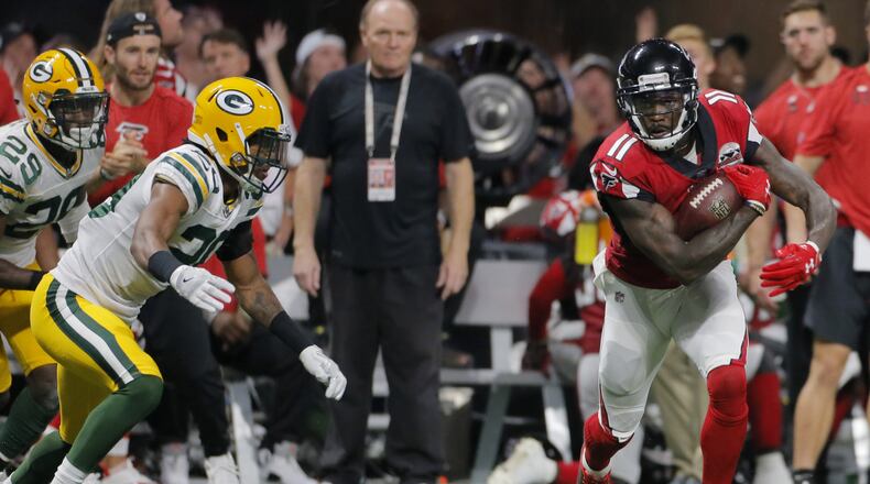 Atlanta Falcons wide receiver Julio Jones runs after a first half catch for a first down. Atlanta Falcons vs Green Bay Packers. The Falcons opened the roof for the Falcons season opener at Mercedes-Benz Stadium. BOB ANDRES /BANDRES@AJC.COM