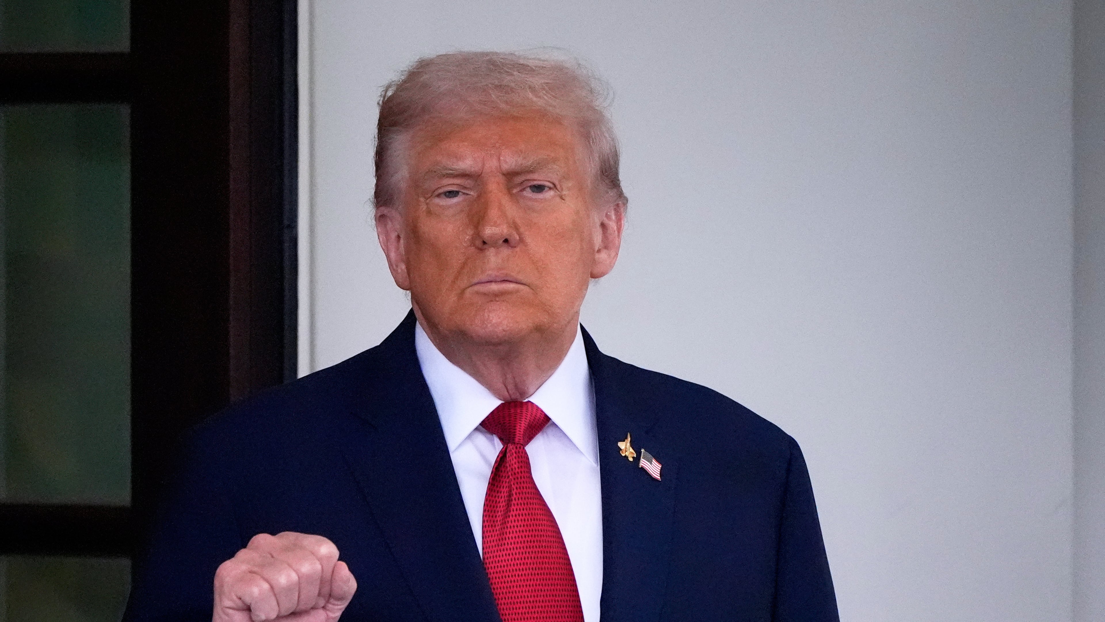 President Donald Trump walks out to greet Turkish President Recep Tayyip Erdogan at the White House, Thursday, Sept. 25, 2025, in Washington. (AP Photo/Alex Brandon)