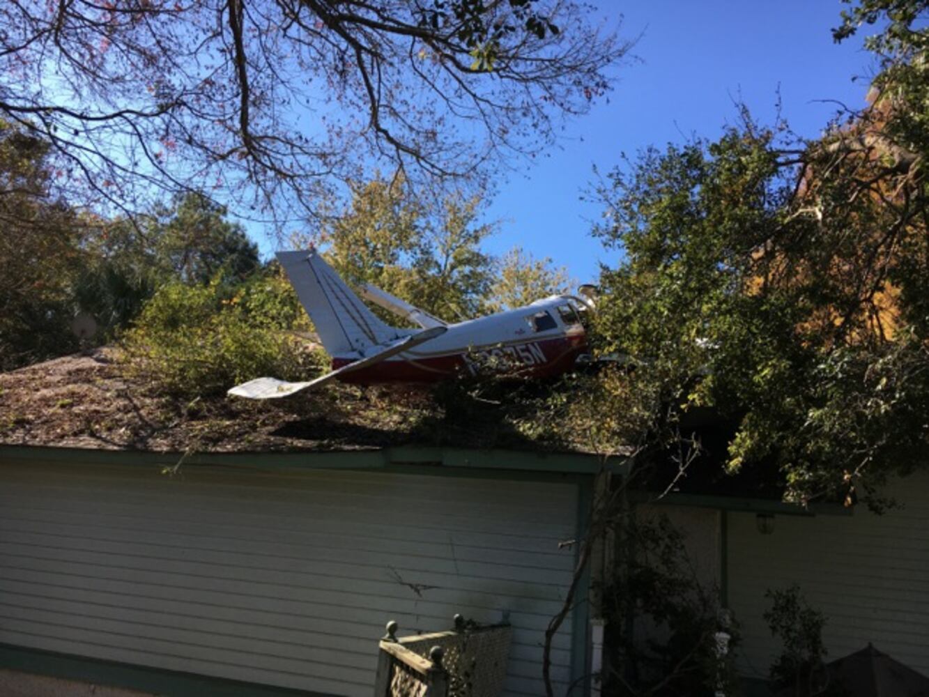 Plane crashes into a St. Simons Island