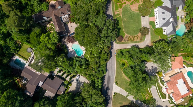 An aerial photo of a neighborhood in Atlanta. (Hyosub Shin / Hyosub.Shin@ajc.com)