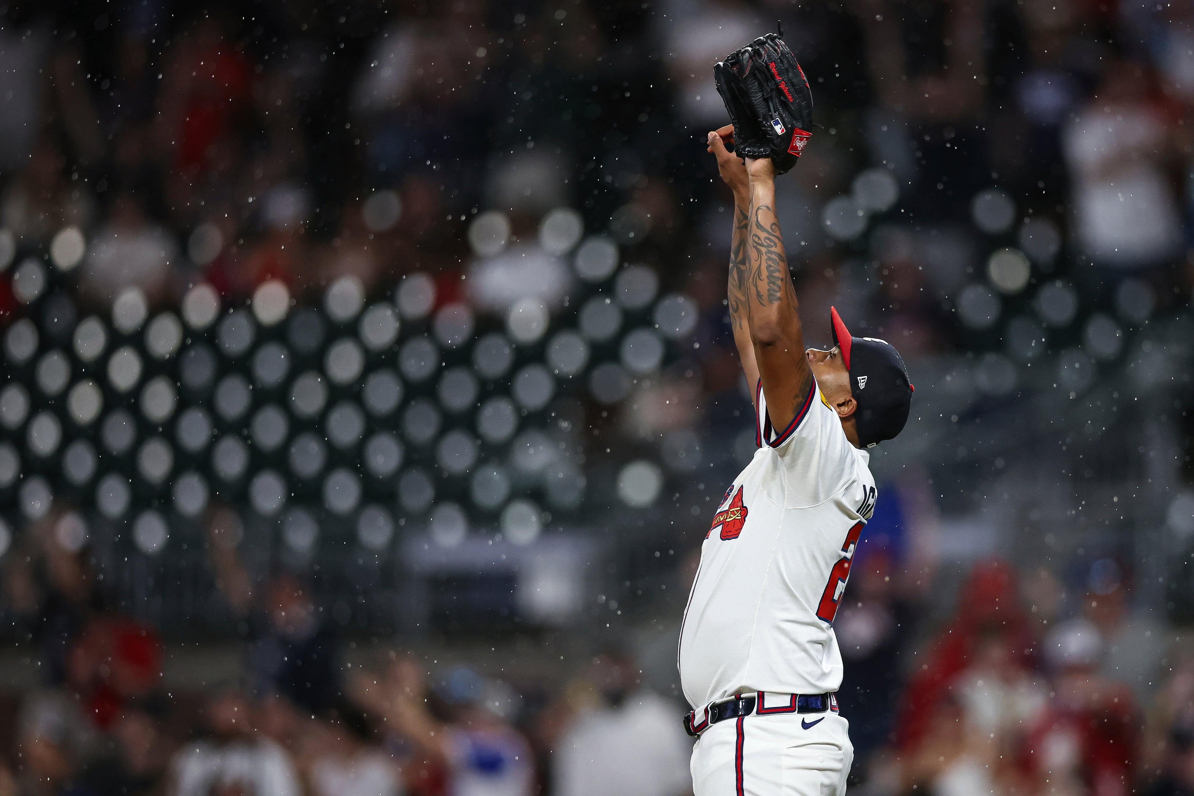 Braves closer Raisel Iglesias celebrates his save in Wednesday's 1-0 win over the White Sox.